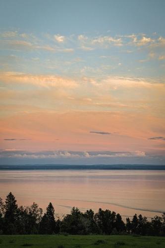 Coucher de soleil sur la baie, Saguenay, 2022